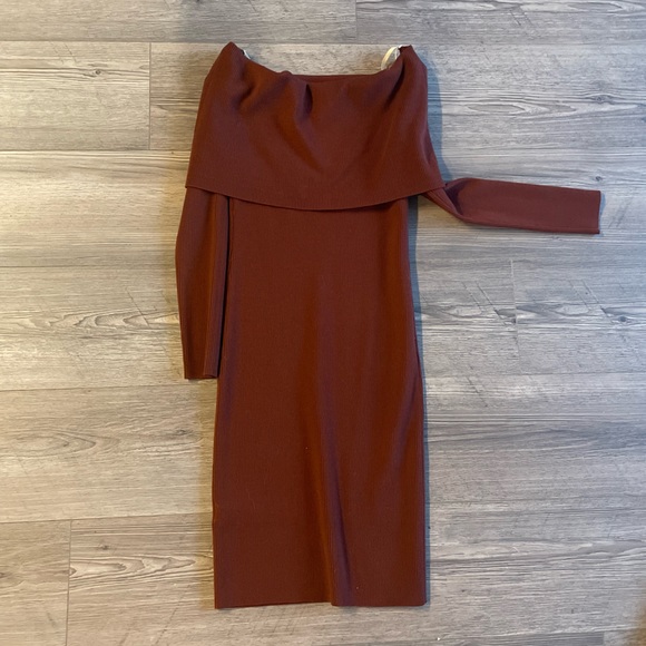 Aritzia Wilfred Knit, Off Shoulder Dress. Burt Orange. Size Small - Picture 2 of 4